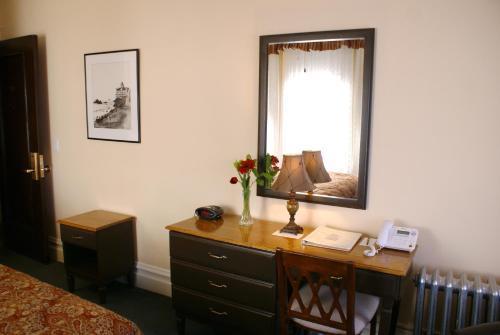 The Andrews 4*
