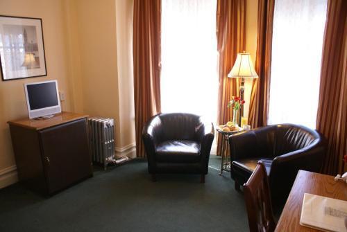 The Andrews 4*